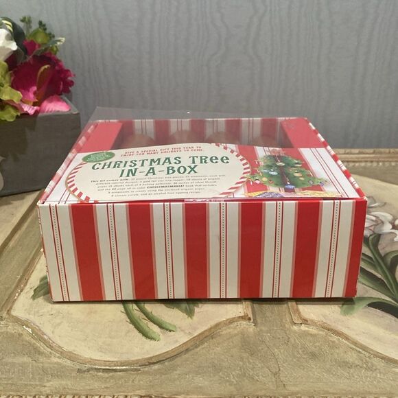 Kohl’s Christmas Tree in a Box 2 Foot Tree Decorations Book Oragami Paper - Picture 6 of 11